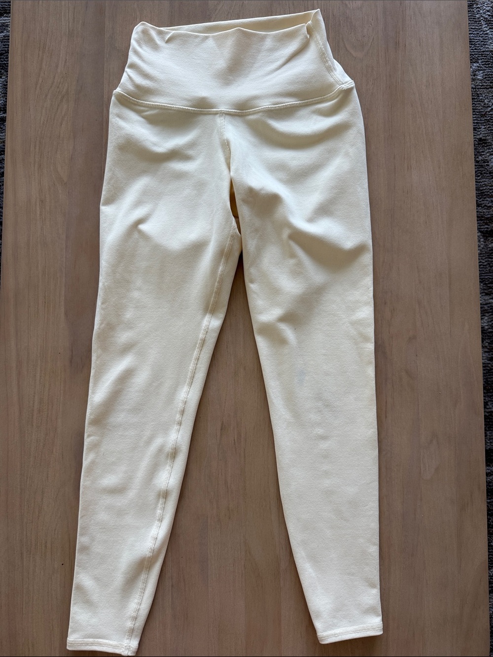 Alo French Vanilla 7/8 leggings XXS | activewear, athleisure, sporty